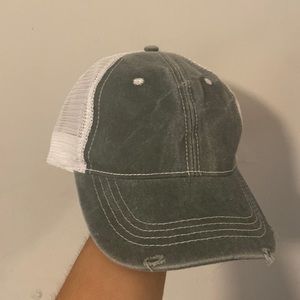 Vingate Hat Green and White